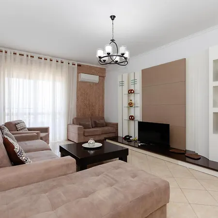 Imperial Visar Pirro *